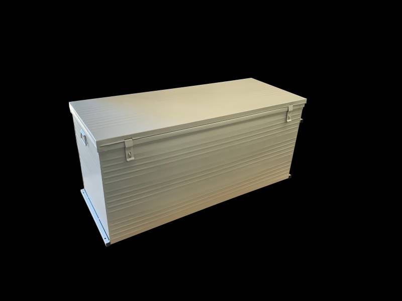 Caisse de rangement en métal robuste style industriel à Marseille : la cantine militaire authentique qui traverse le temps