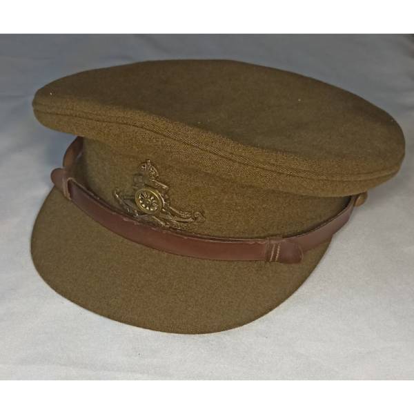 casquette originale d’officier anglais du Royal Artillery fut portée durant la Seconde Guerre mondiale