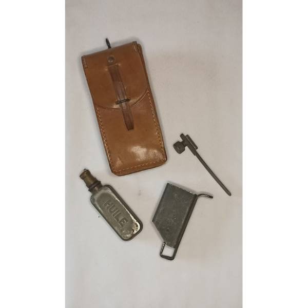 pochette d’entretien militaire originale pour MAT 49, datée de 1952